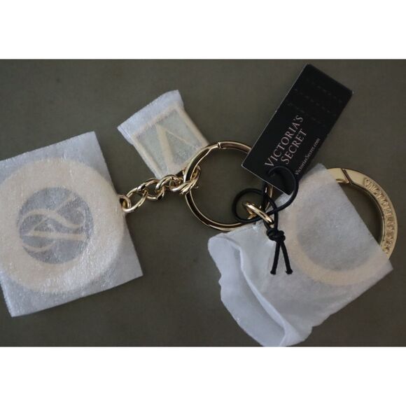 Victoria's Secret 11215800 Two-Tone Blue Charm w/VS Monogram Original Keychain - Picture 6 of 8